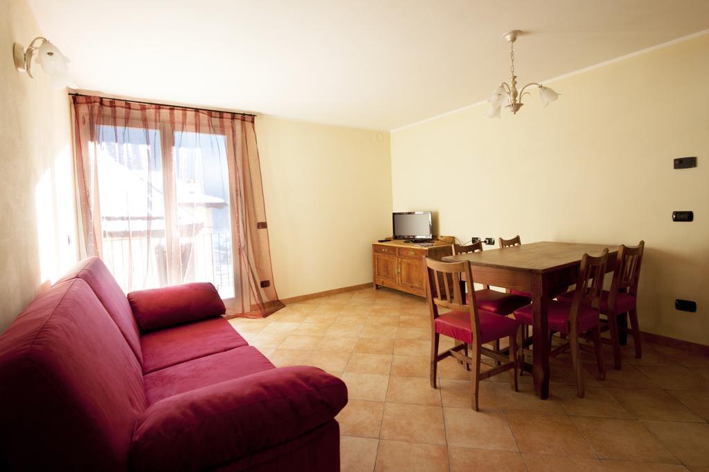 Residence La Corte Vezza dʼOglio Cameră foto